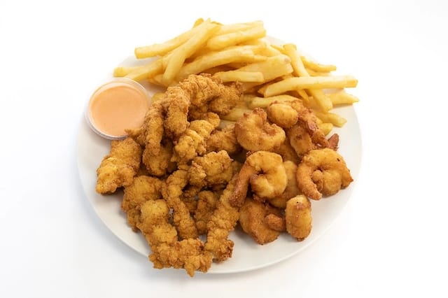 Combo #17 - Conch & 10 Shrimp or 4 Wings.